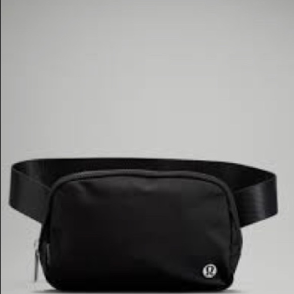 IOS!! Lululemon Black Everywhere Belt Bag! DO NOT BUY